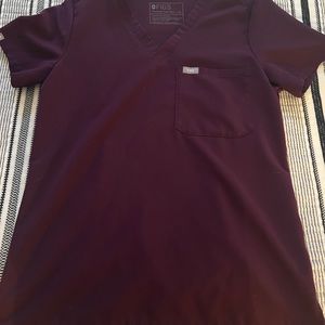 Women’s Figs scrub top